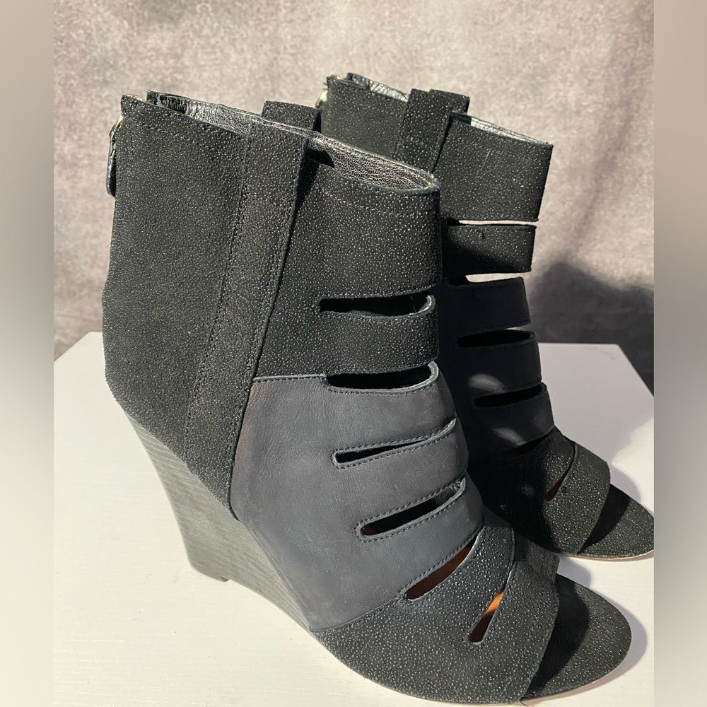 Rebecca Minkoff Sonny Wedge Leather Cut Out Open Toe Booties 8.5M